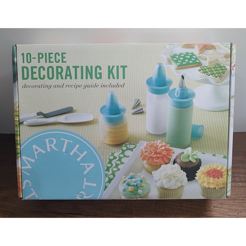 Martha Stewart 10 piece Holiday Cake Cupcake Cookie Decorating Kit Guide Y10
